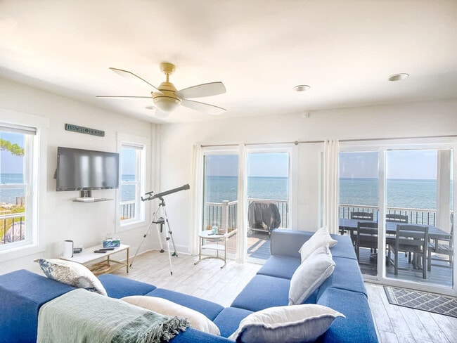 Foto del edificio - 15378 Holly Dr