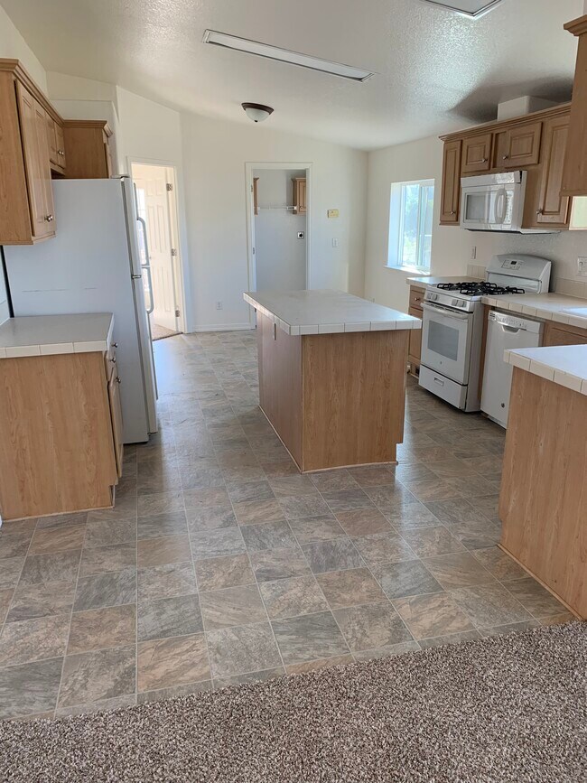 Building Photo - 2383 Fowler Ln