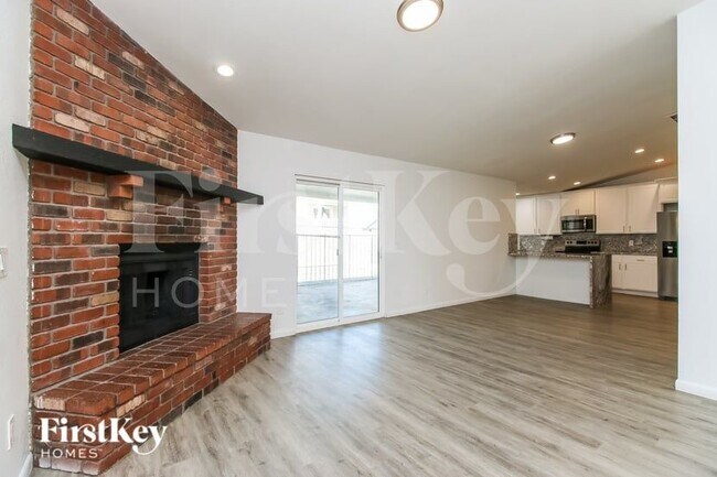 Foto del edificio - 9321 E Dallas St