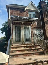 Building Photo - 158-14 82nd Dr
