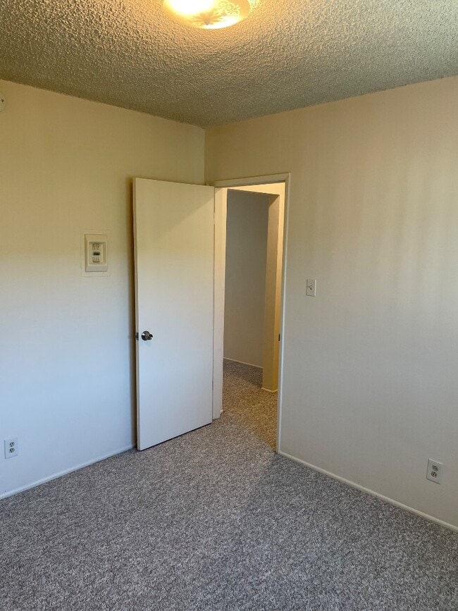 Building Photo - 307 N Curtis Ave