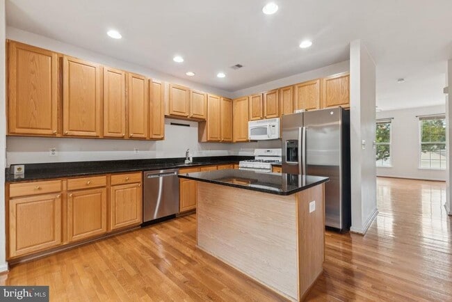 Building Photo - 42783 Shaler St