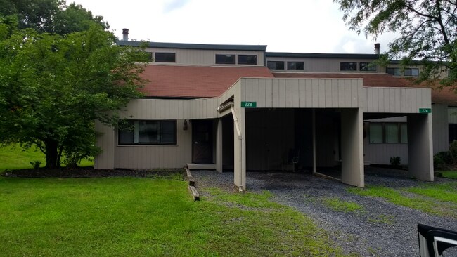 Building Photo - 228 Evergreen Ct