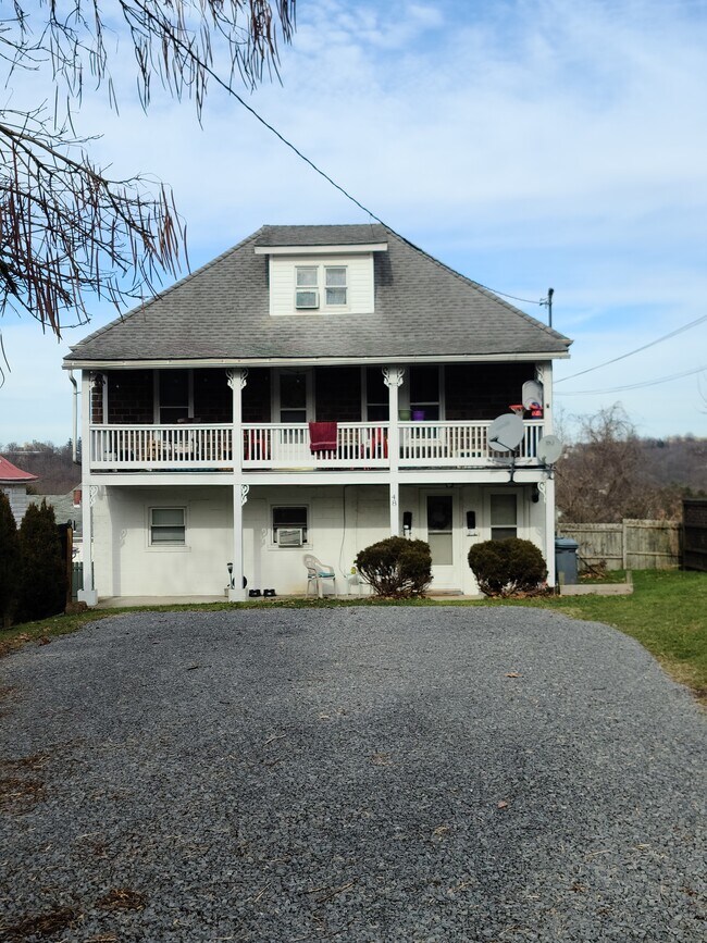 48 W Wilson St Unit Apartment B, WV 26501 Apartments in