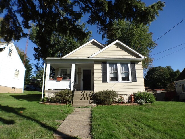 Building Photo - Two Bedroom Home on Marland Heights