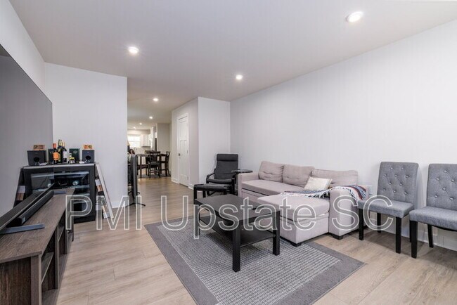 Building Photo - 413 Camarillo Ln