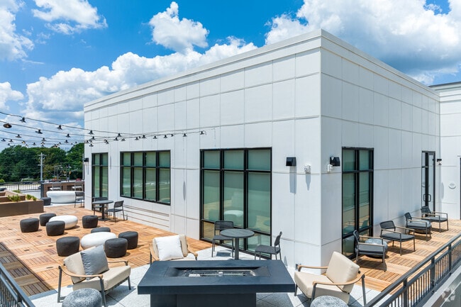 Rooftop Lounge - Vibe at Echo Street West