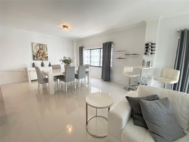 Foto del edificio - 5415 Collins Ave