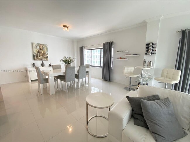 Building Photo - 5415 Collins Ave