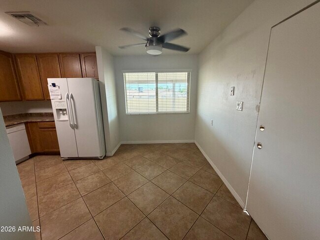 Foto del edificio - 1207 E Christy Dr