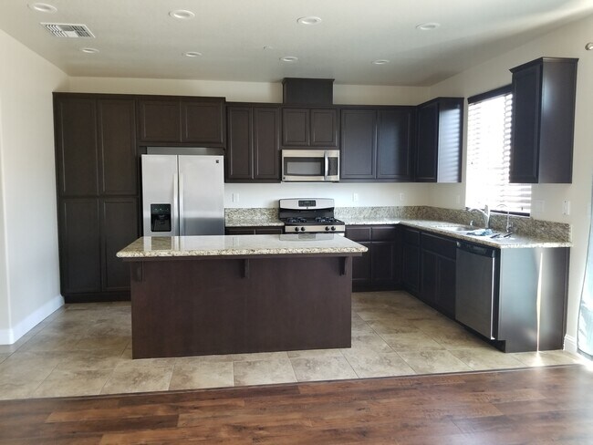 Building Photo - 2513 N Creekside Dr