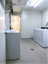 Building Photo - 7208-72C2 Donnell Pl