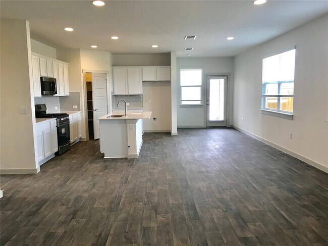 Building Photo - 4601 Tully Dr