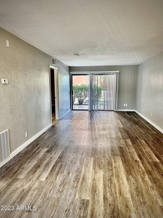 Building Photo - 4303 E Cactus Rd