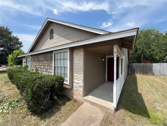 Building Photo - 12302 Alderbrook Dr