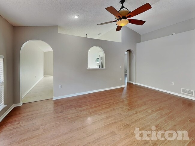 Building Photo - 30602 Birdhouse Dr