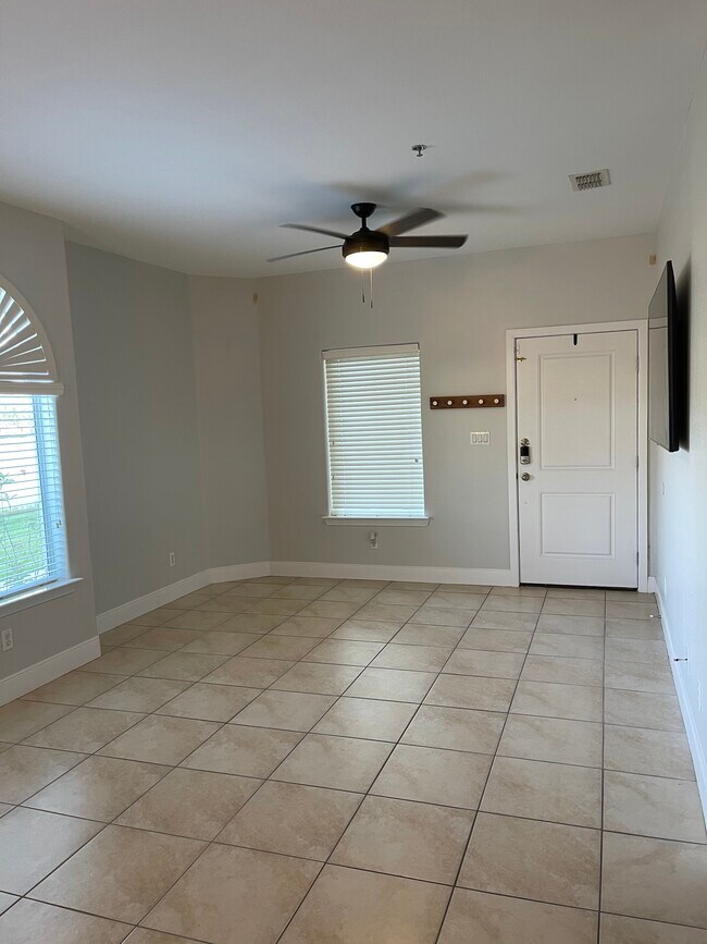 Living room - 1412 Keeton Ave