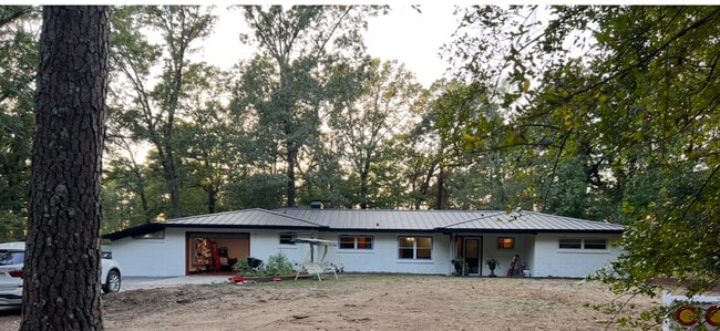 Building Photo - 704 Akers Rd