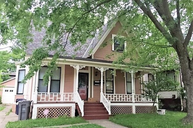 Building Photo - 372 North St