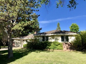 Building Photo - 4044 Cayente Way