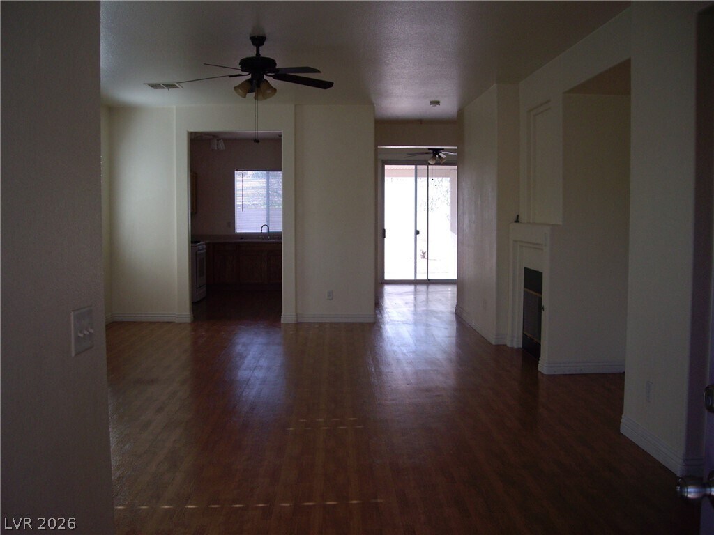 Foto del edificio - 10923 Golden Birch Pl