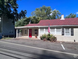 Building Photo - 4867 River Rd