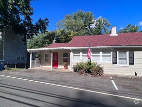 Building Photo - 4867 River Rd