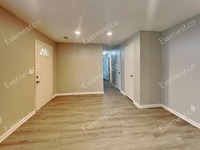 Foto del edificio - 5671 Pine Gate Dr
