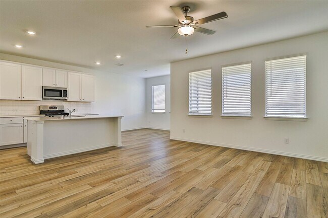 Foto del edificio - Cute Newer 4-2-2 N Ft. Worth