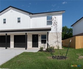 Building Photo - 802 White Meadow Ln