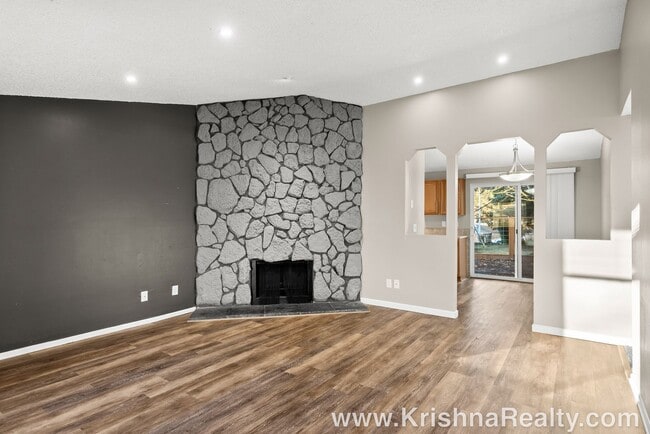 Building Photo - Renovated 2BD/1BA Duplex | Single-Level | Stoneridge – Tualatin