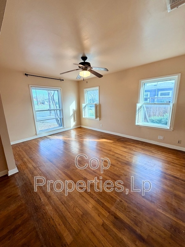 Foto del edificio - 118 Field Crest Dr