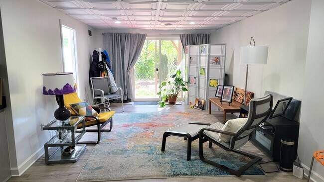 Foto del edificio - 560 Little Lake Dr