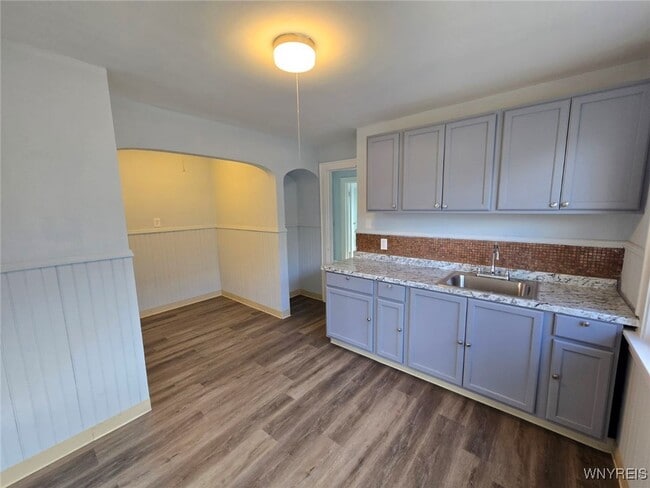 Building Photo - 693 Lasalle Ave