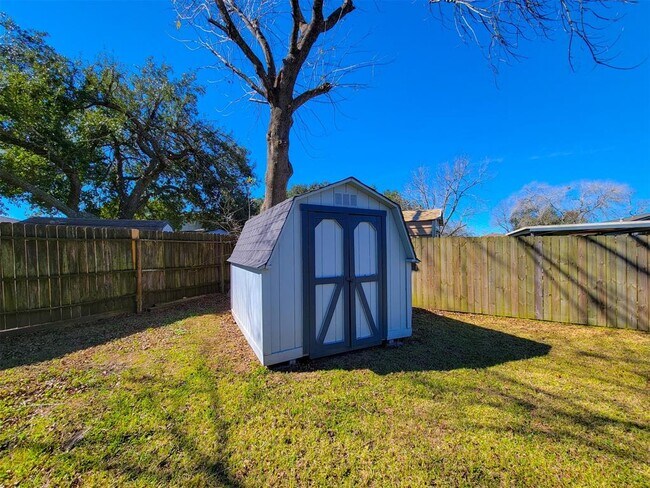 Building Photo - 6219 Creekside Ln