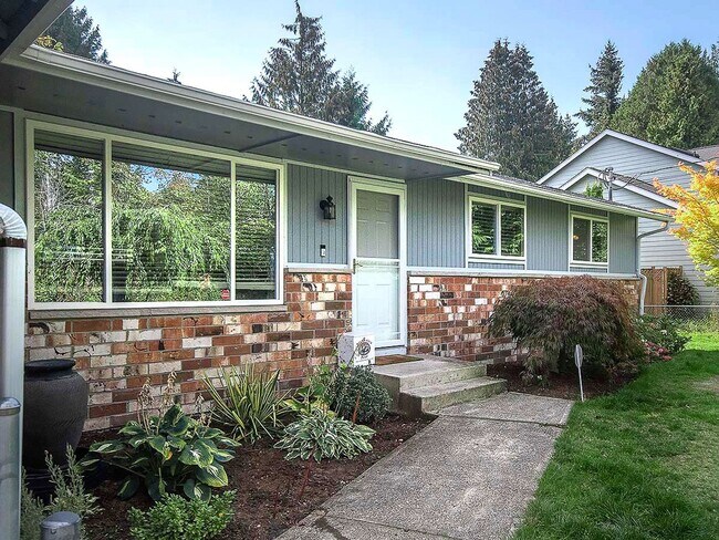 Building Photo - Available! -  Amazing Three Bedroom Lake T...