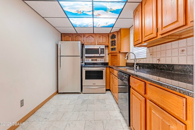 Foto del edificio - 100 Silver Beach Ave