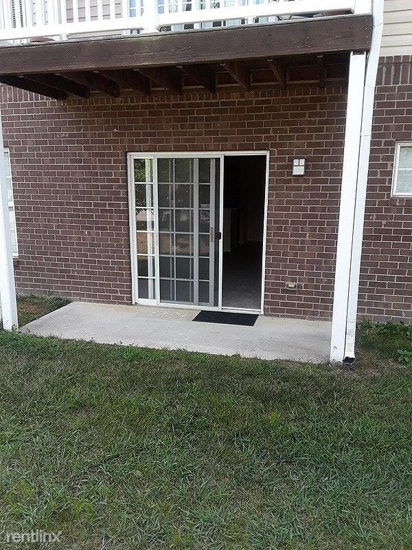 9303 Stonestreet Rd, Louisville, KY 40272 Condo for Rent in