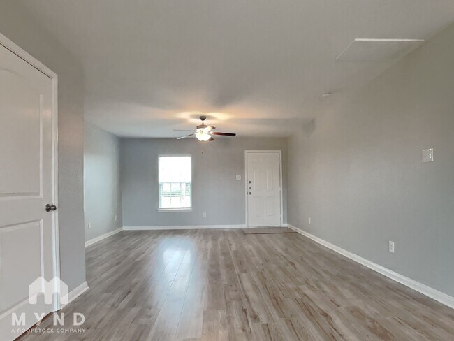 Foto del edificio - 5614 Rainbow Rd.
