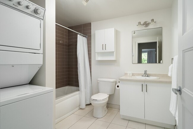 Building Photo - 2085 Av. Papineau