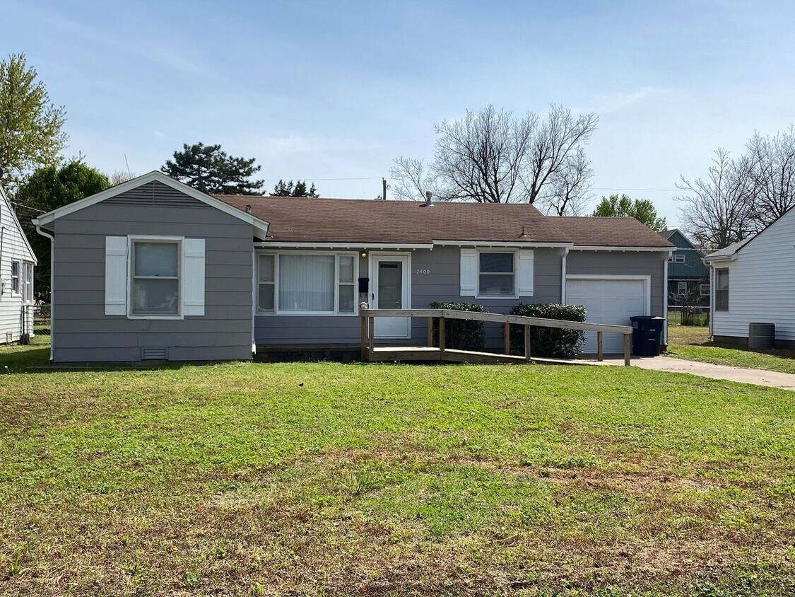 2409 W Cherokee Ave, Enid, OK 73703 House Rental in Enid, OK
