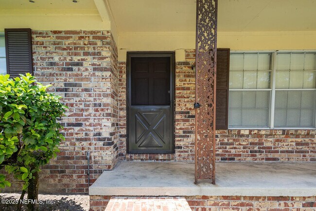 Building Photo - 1620 Bay Cir E