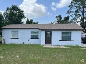 Building Photo - 104 Robinson St
