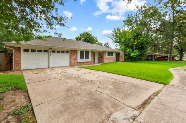 Building Photo - 8203 Braes River Dr