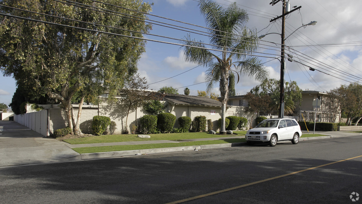 Building Photo - Windsor Manor Apartments