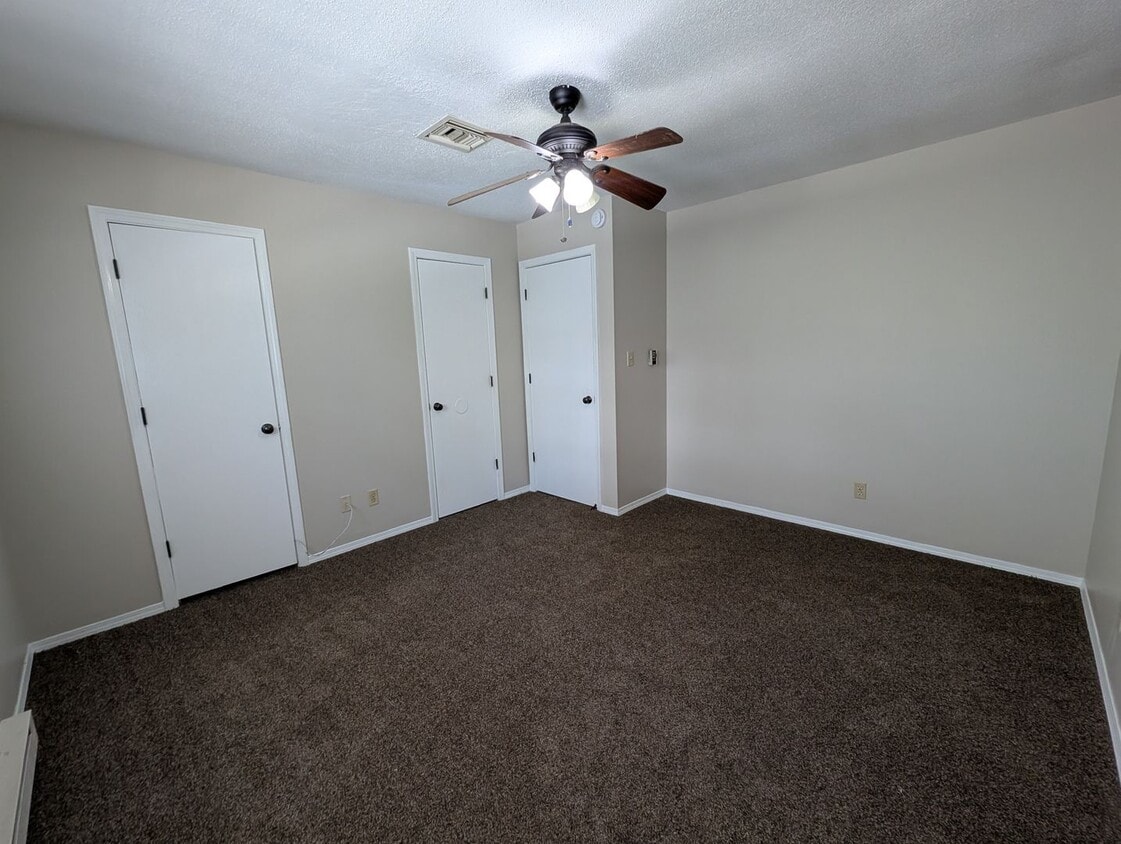 Primary Photo - 2 Bedroom/ 1.5 Bath Townhouse