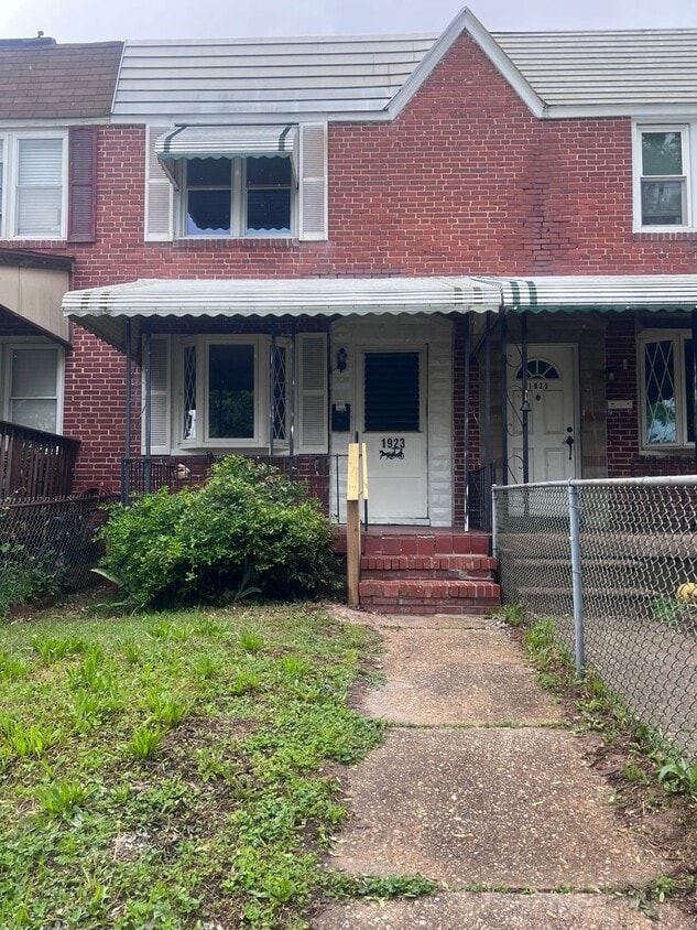 Foto principal - Cozy 2-Bedroom Home Available Now
