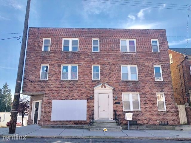 Primary Photo - 958 E Market St