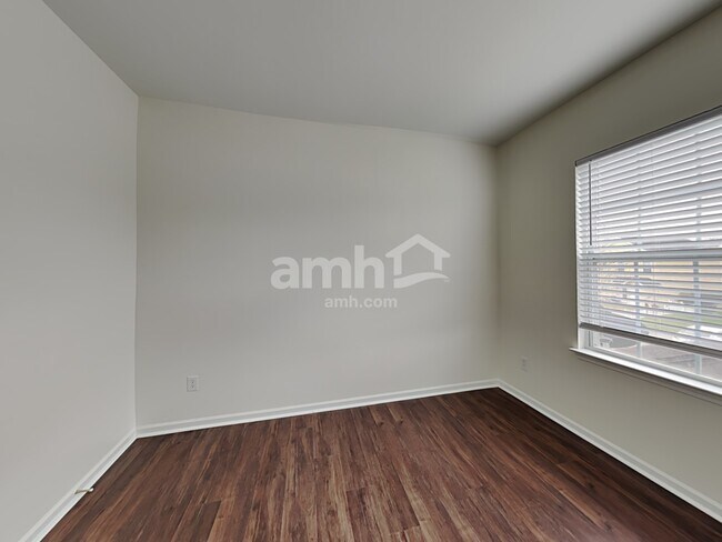 Building Photo - 4134 Vance Rd N