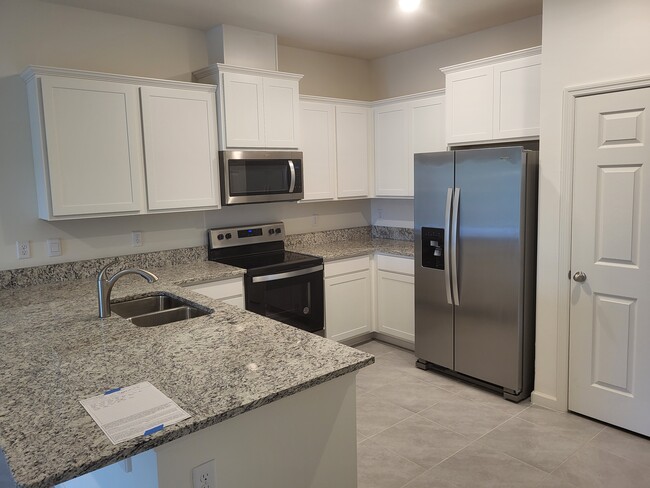 granite countertops and stainless appliances - 3345 Morrow Pl